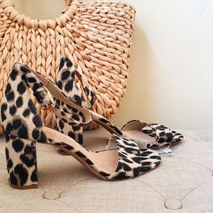 Leopard print heeled sandals w/ ankle strap sz 8